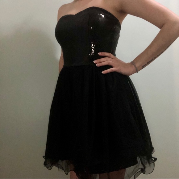 FOREVER 21 | Black Sequin Strapless Dress - Picture 6 of 8